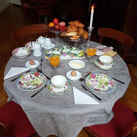 Emma's Nocleg ze śniadaniem 3*